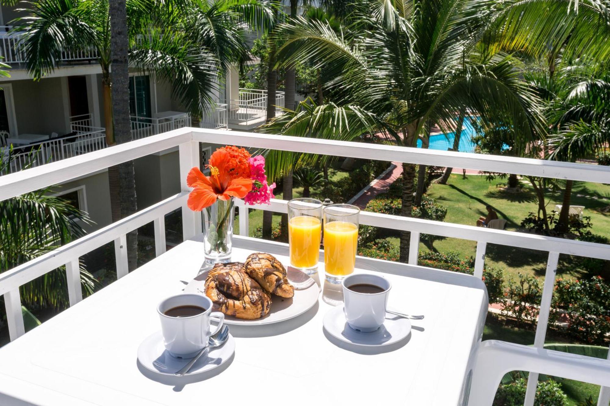 Tropicana Deluxe Beach Club And Pool - Playa Los Corales Punta Cana