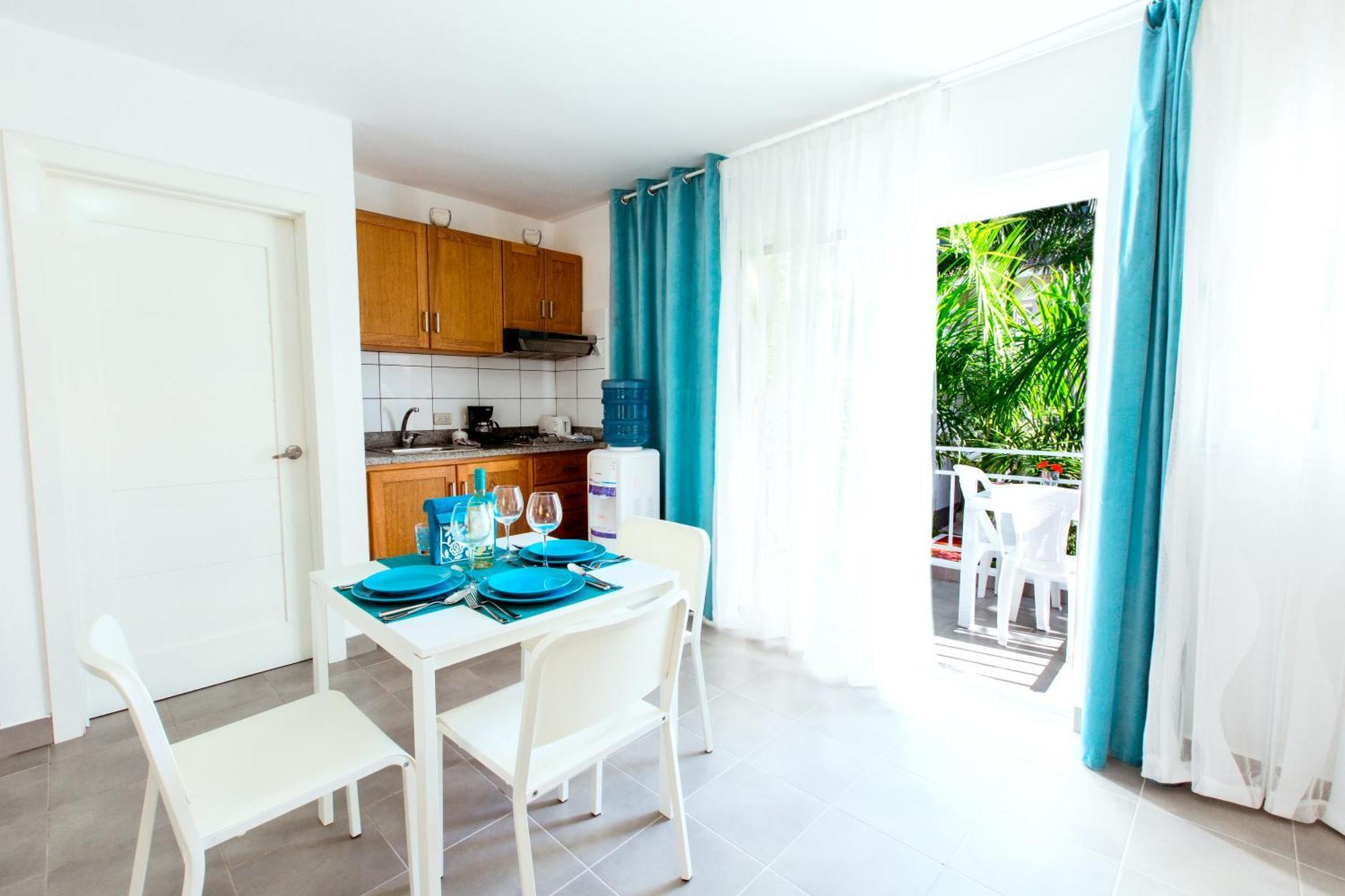 Hotel Tropicana Deluxe Beach Club And Pool - Playa Los Corales