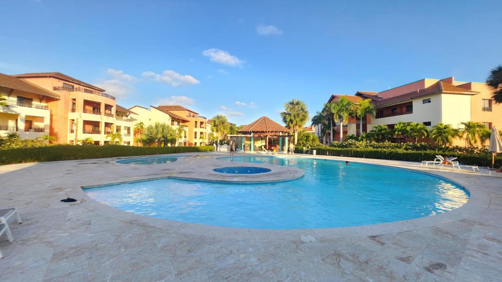 Essential Life Con Playa Y Piscina *