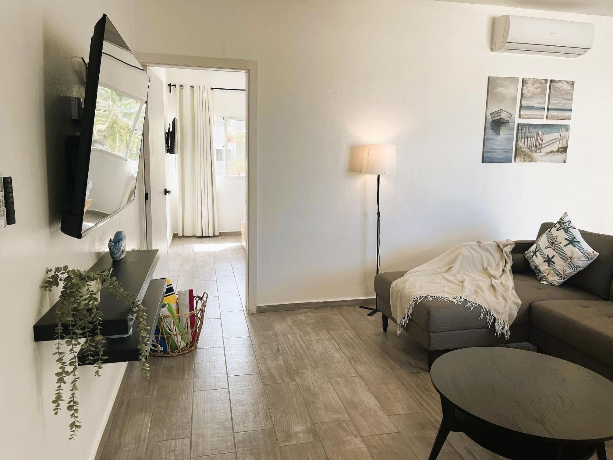 Beauty 2 Bed Pool Views Arena Village.