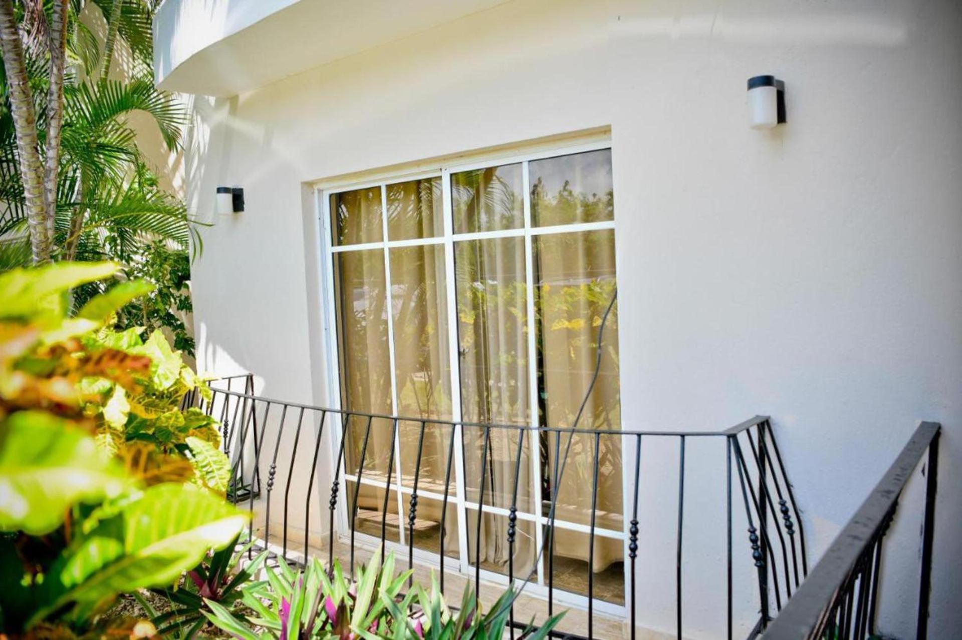 - - Sleeps 4 - Pool - Hot Tub * Punta Cana