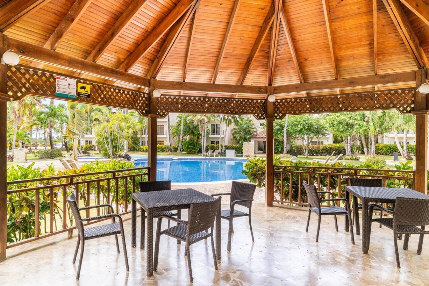 - - Sleeps 4 - Pool - Hot Tub Apartamento *