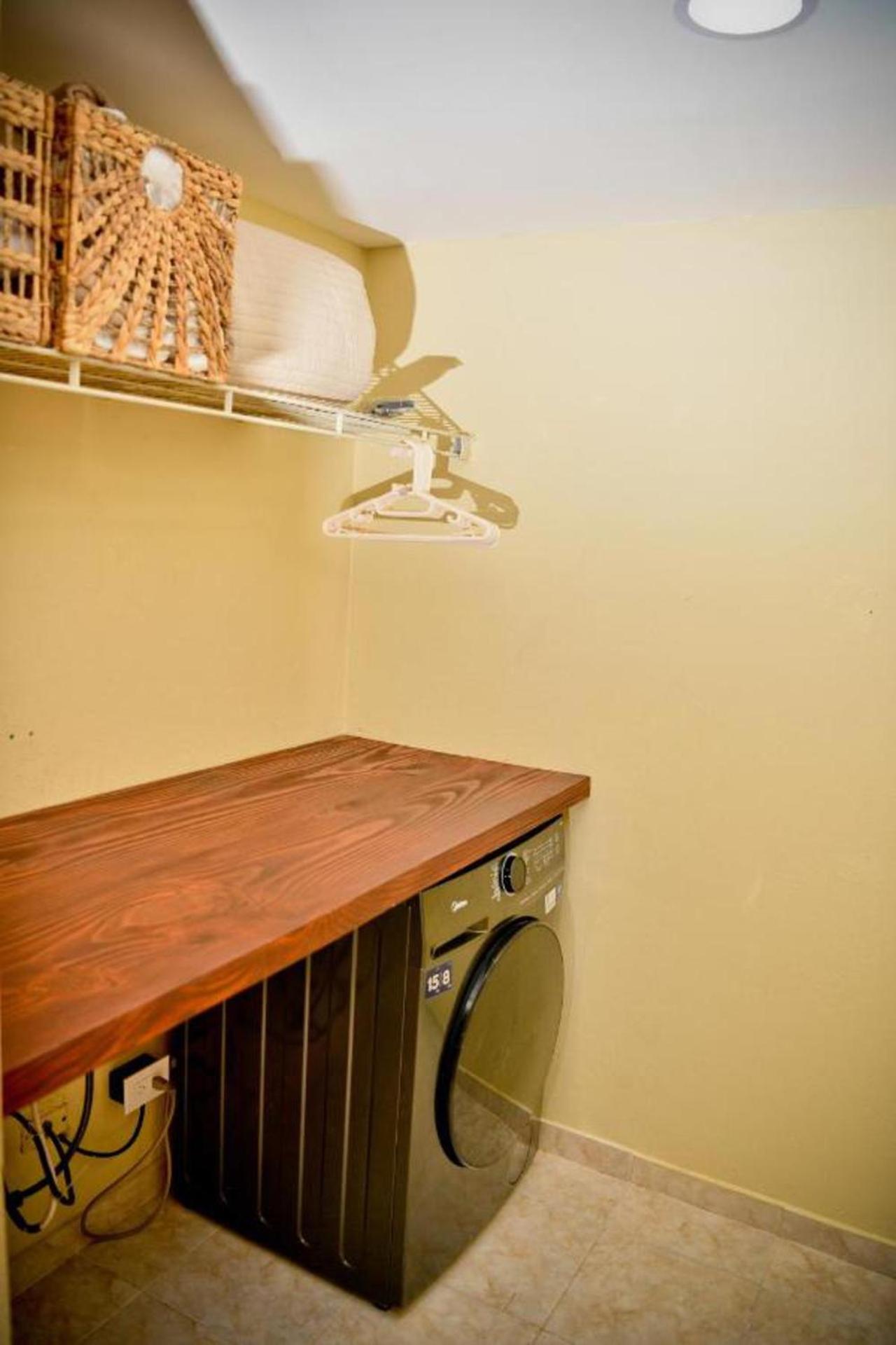 - - Sleeps 4 - Pool - Hot Tub Apartamento