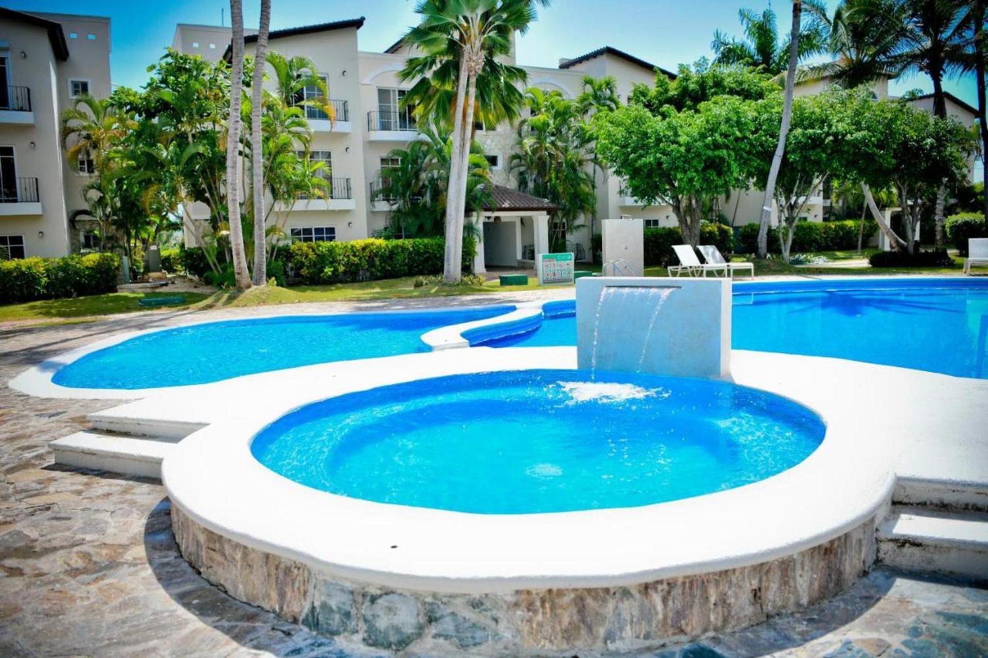 - - Sleeps 4 - Pool - Hot Tub *