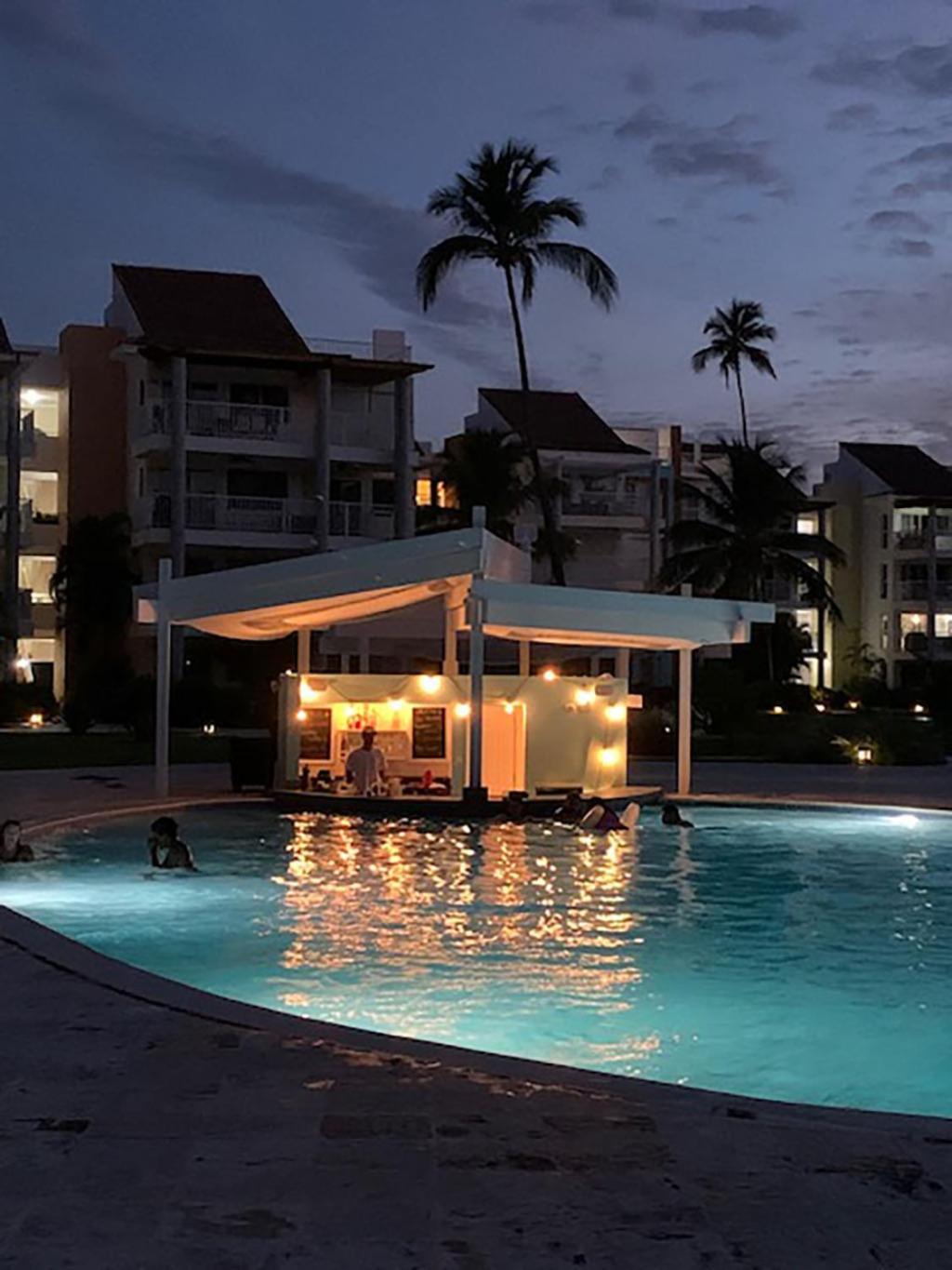 Pristine 4br Beachfront Getaway With Pool & Rooftop Apartamento Punta Cana