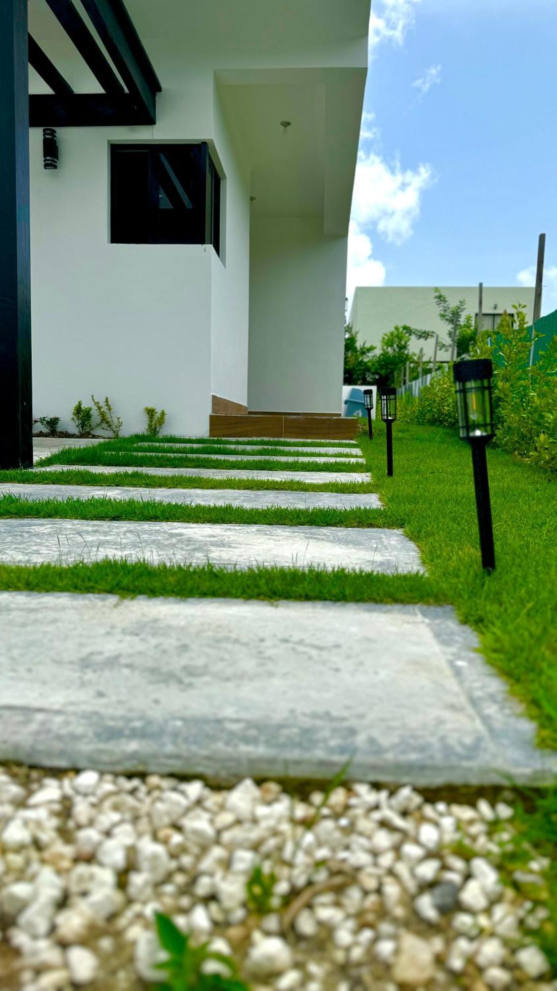 Esperanza Villa *