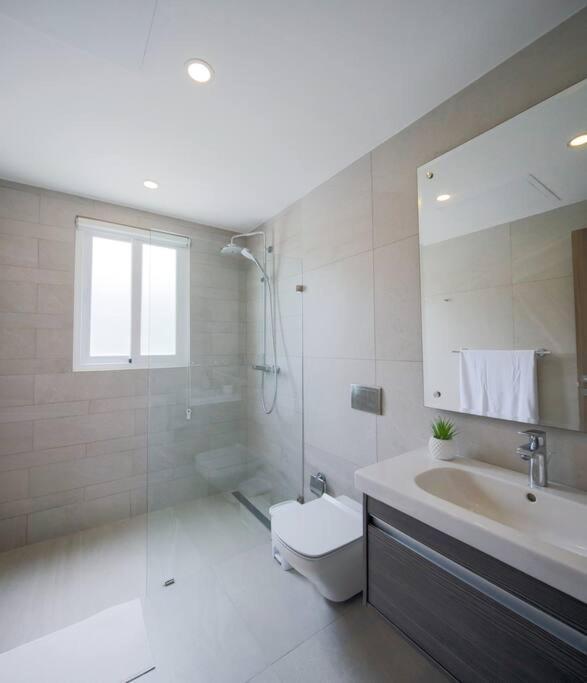Luxurious 1bdr Playa Coral Apartamento *