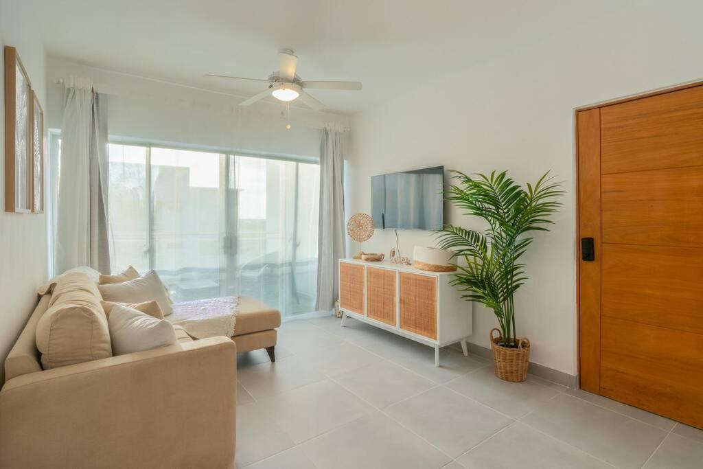 White Sands Condo, Beach, Wi-fi, Pool Punta Cana