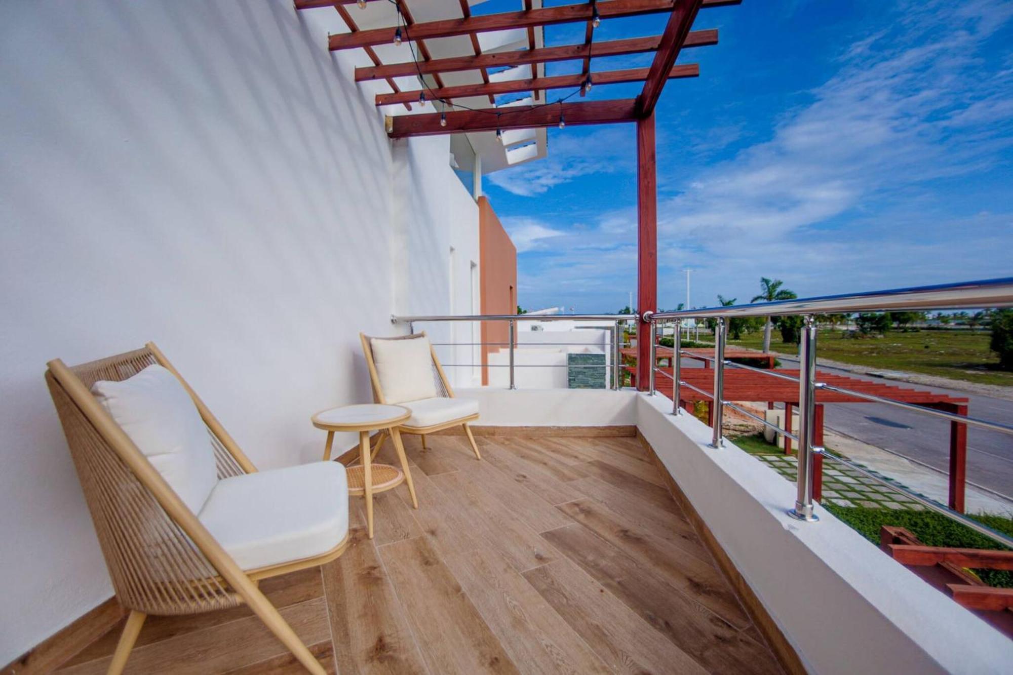 A Tropical Oasis In Vista Cana Villa *