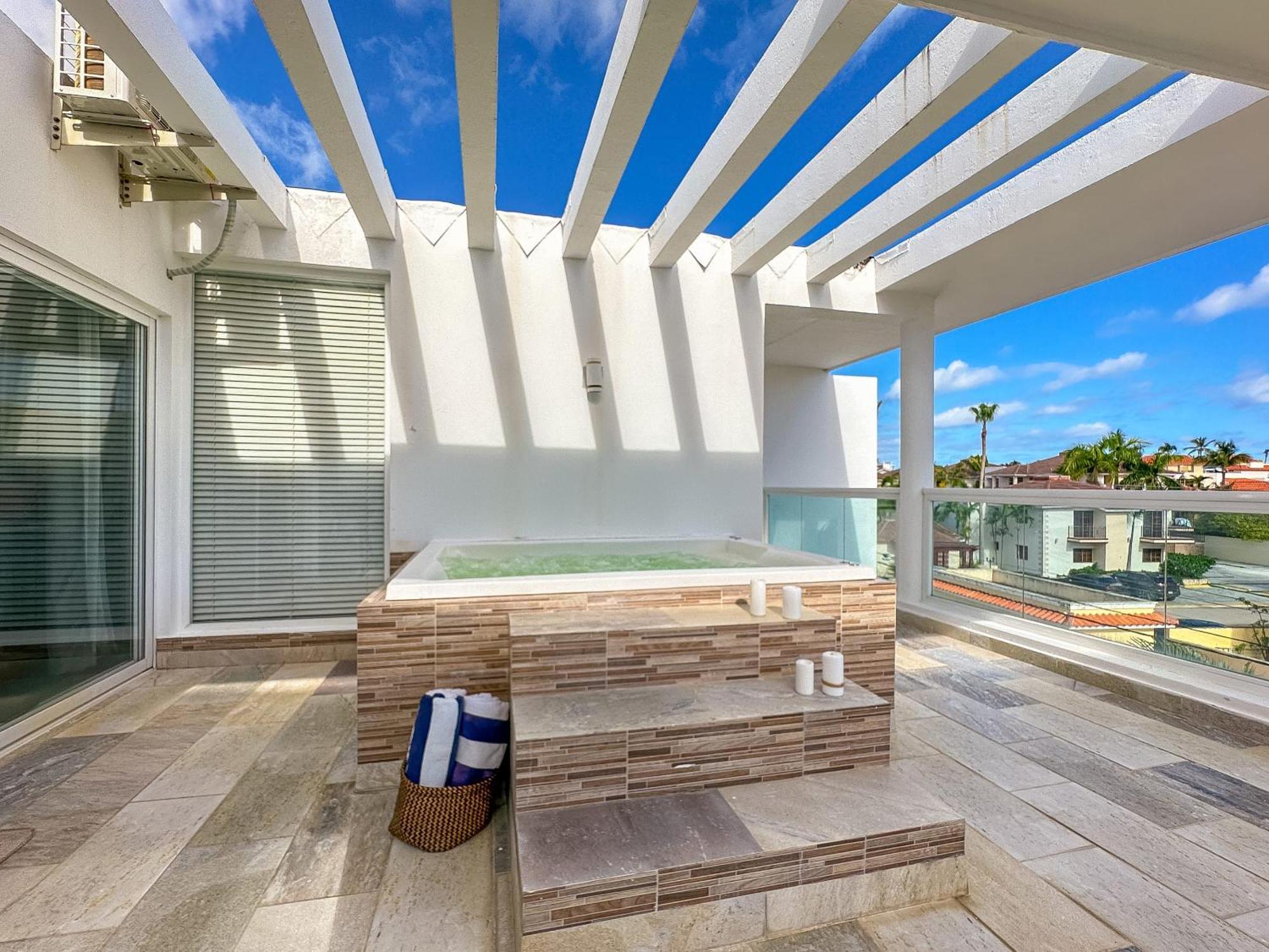 Gorgeous 1 Bedroom Ph W Jacuzzi