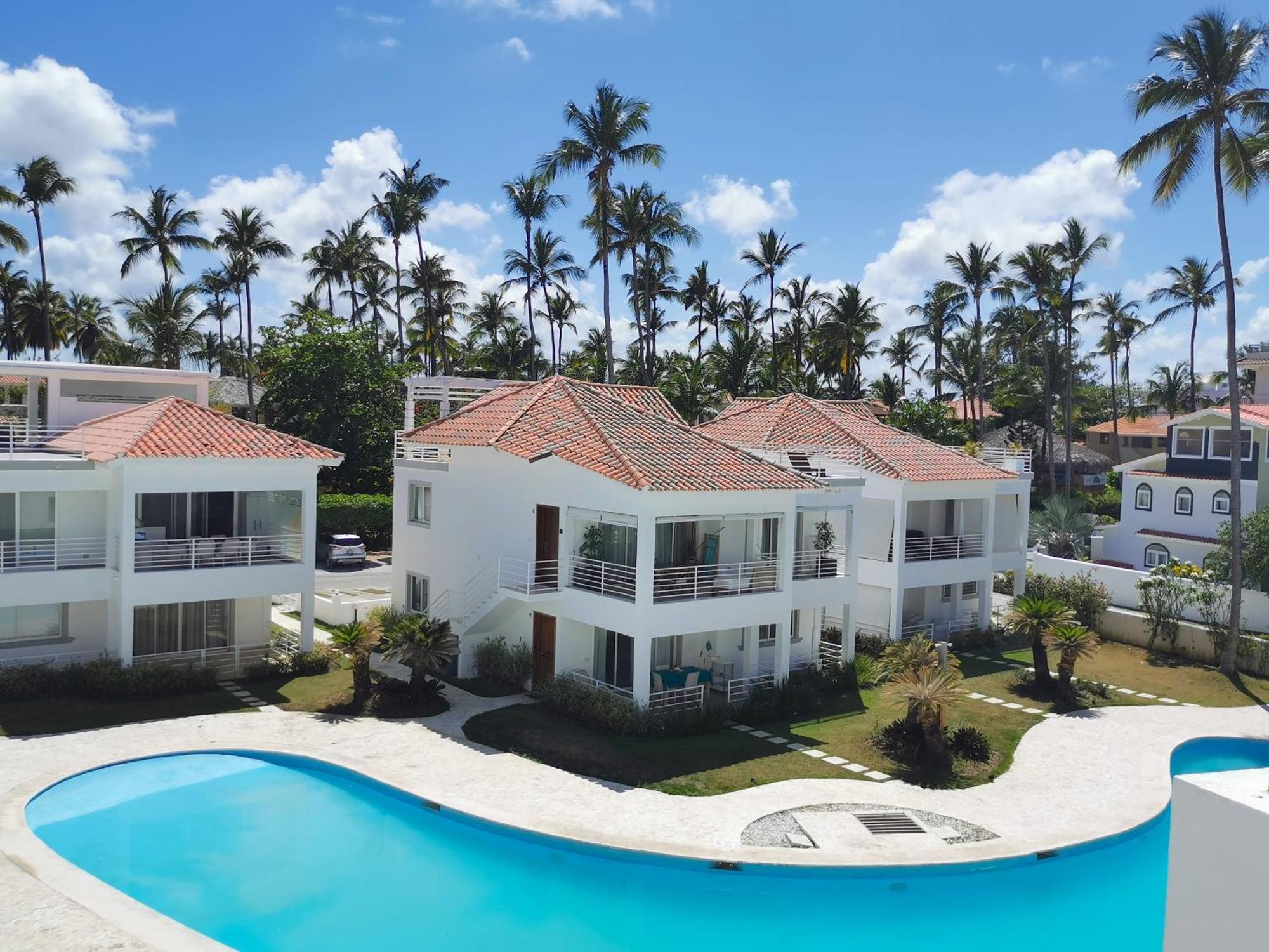 Deluxe Los Corales Beach & Spa - Best Price For Vacation