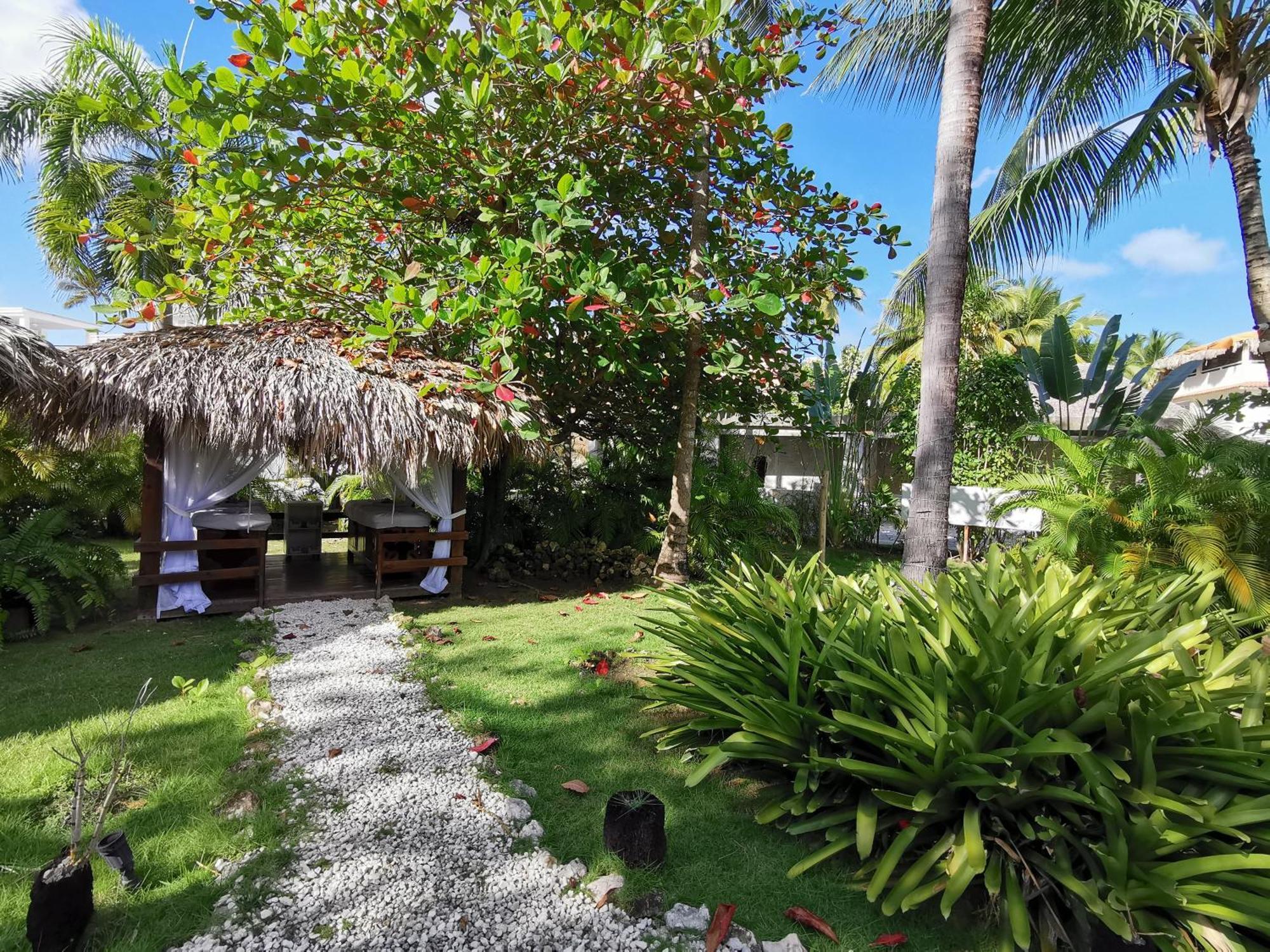 Deluxe Los Corales Beach & Spa - Best Price For Vacation Hotel