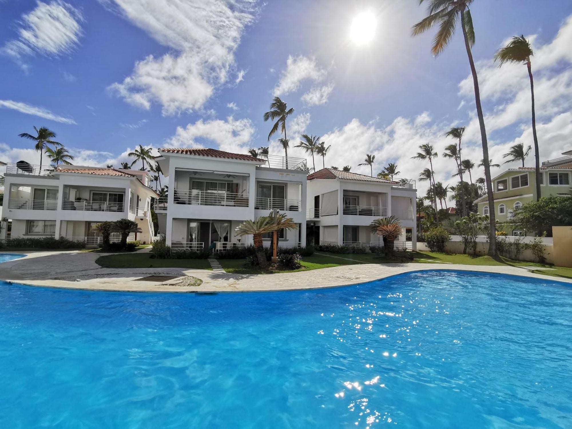 Deluxe Los Corales Beach & Spa - Best Price For Vacation