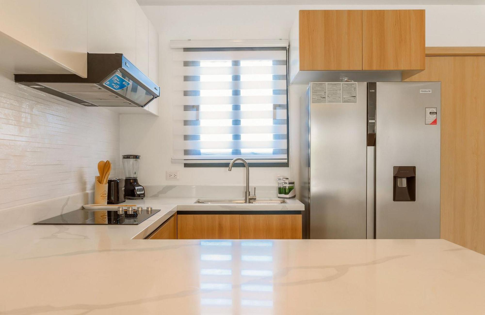 Beautiful With Direct Access To The Pool