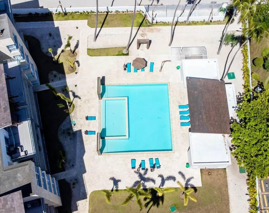 Corals Retreat 2br