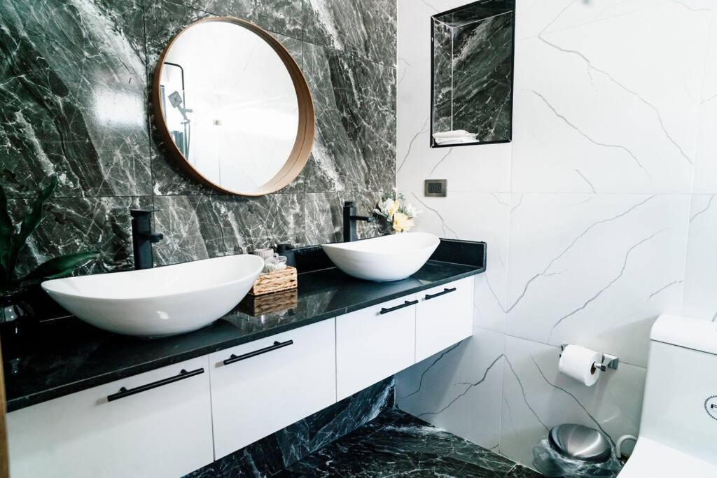 Luxury In The Center Of Villa *