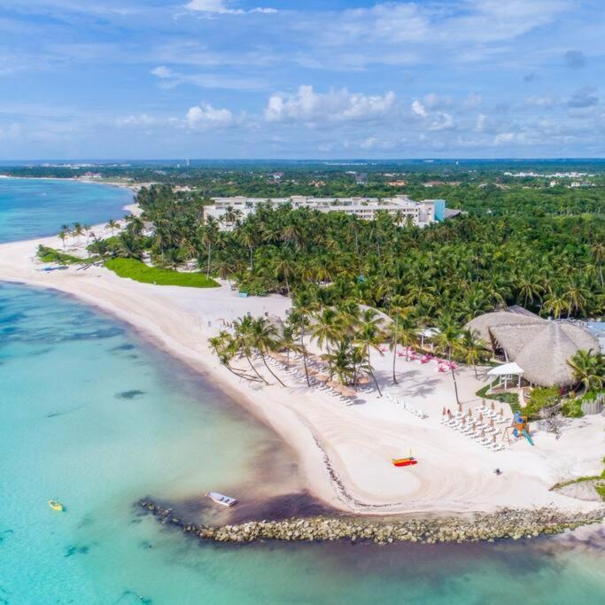Cayena With Private Pool, Village