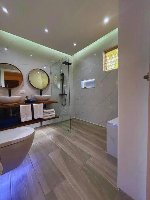 Elisa 4br With Pool Jacuzzi & Bbq Villa *