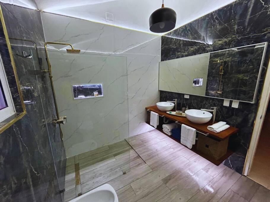 Villa Elisa 4br With Pool Jacuzzi & Bbq *