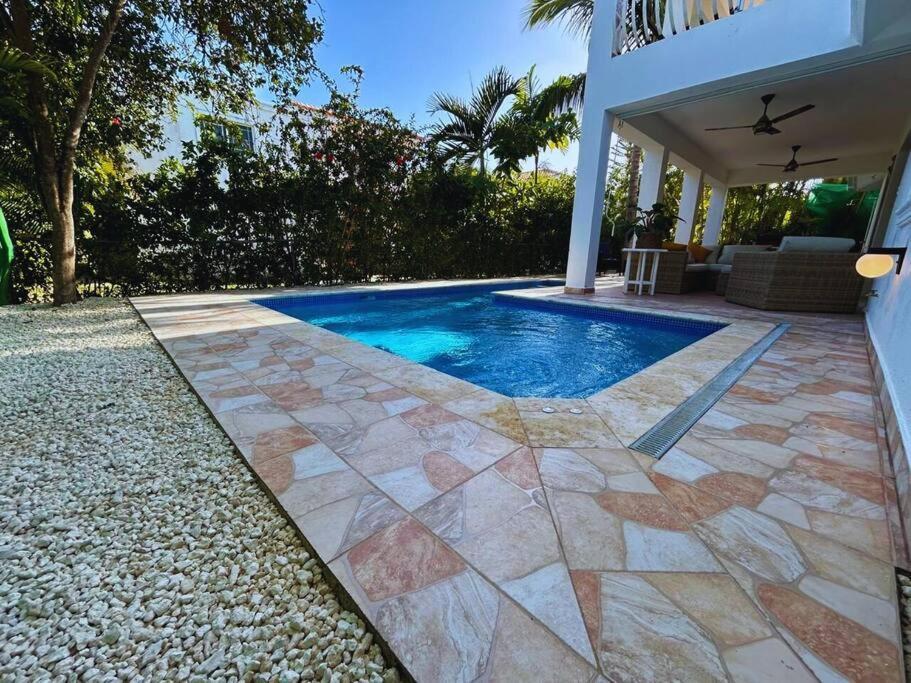 Elisa 4br With Pool Jacuzzi & Bbq Villa