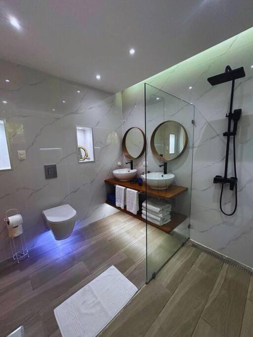 Villa Elisa 4br With Pool Jacuzzi & Bbq *