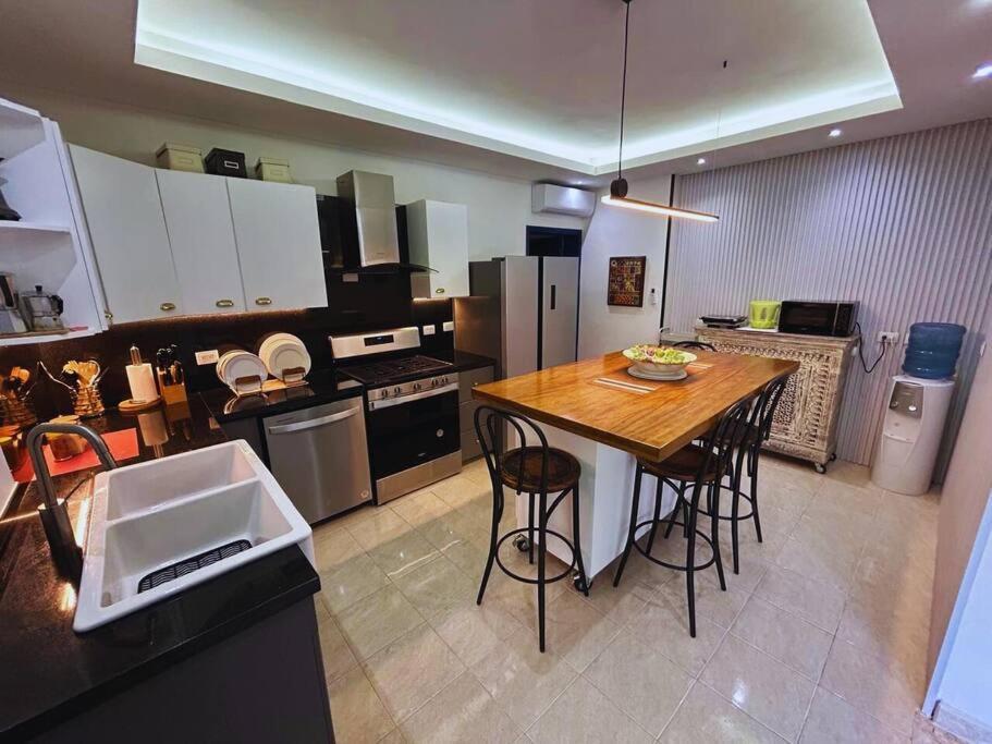 Elisa 4br With Pool Jacuzzi & Bbq *