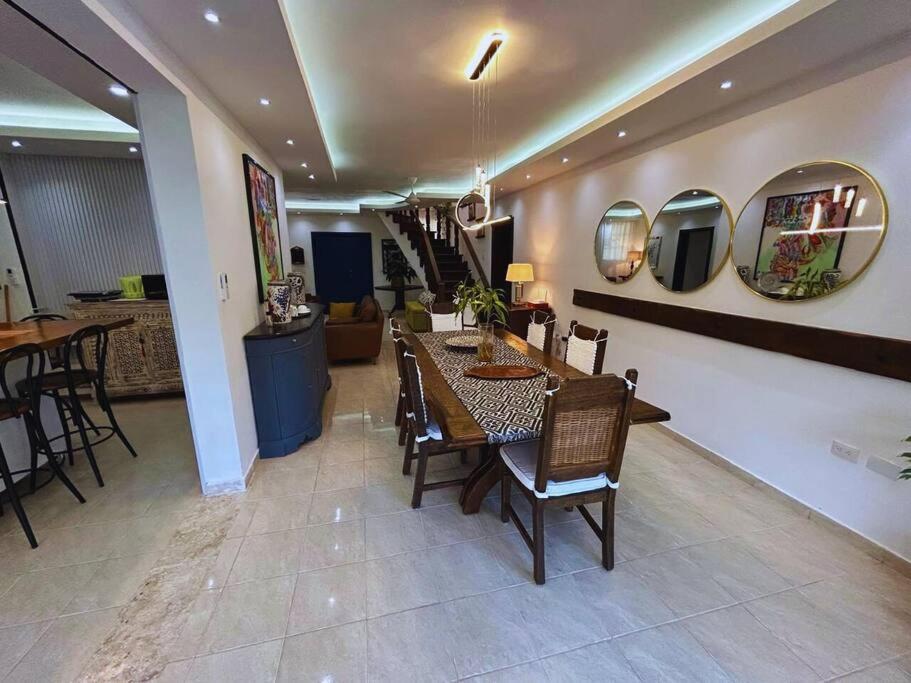 Elisa 4br With Pool Jacuzzi & Bbq Villa
