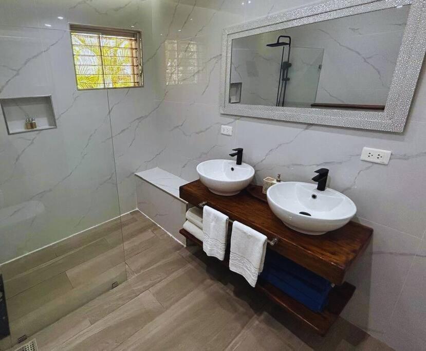 Elisa 4br With Pool Jacuzzi & Bbq *