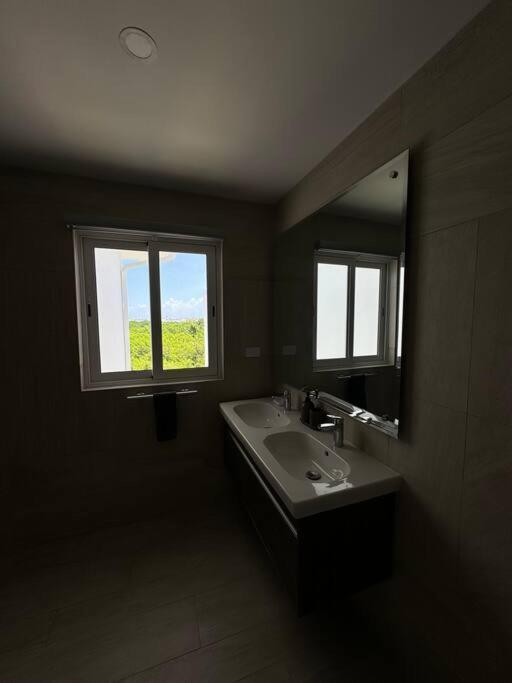3 Bedroom With And Pool! *