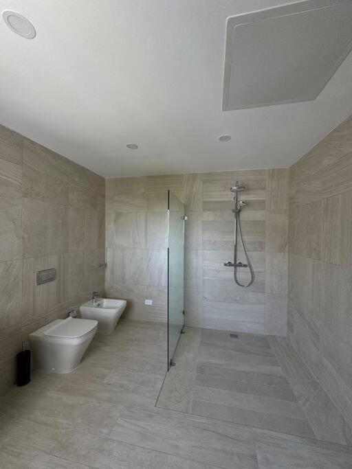 3 Bedroom With And Pool!
