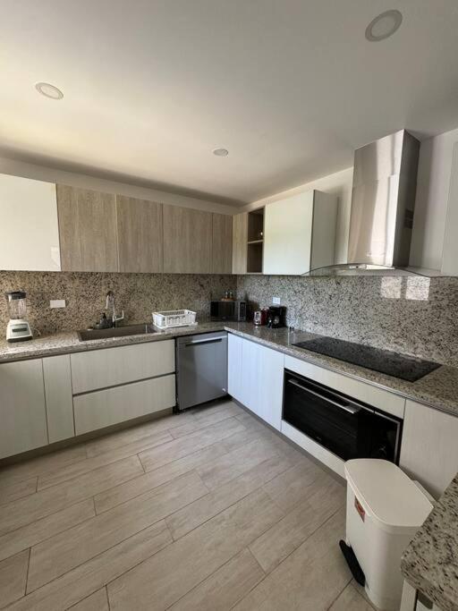 3 Bedroom With And Pool! Apartamento *