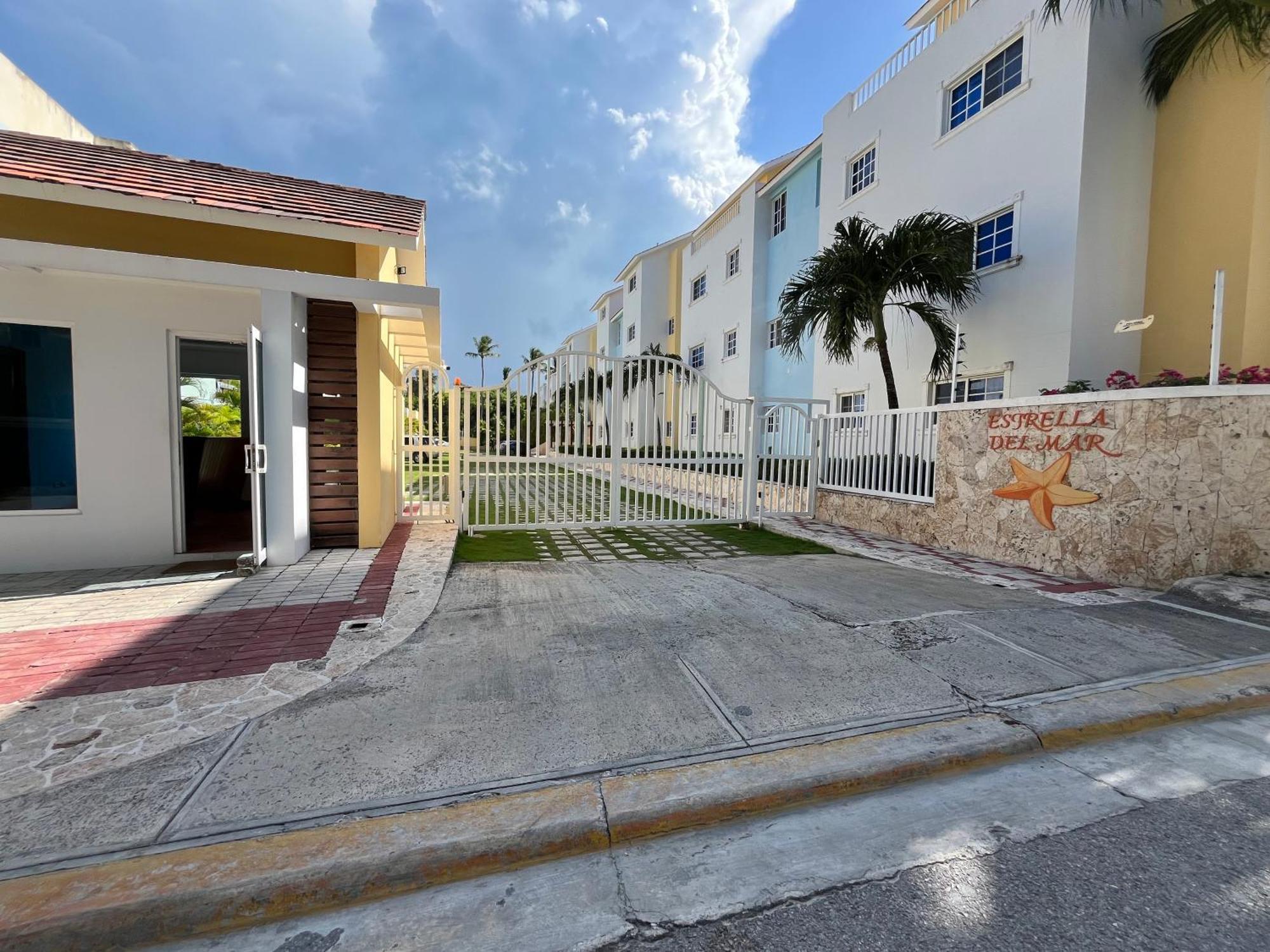 Luxury Penthouse With Pool, Bbq, Ac, Wi-fi, 5-min Walk To El Cortecito & Bavaro Beaches, Apartamento *