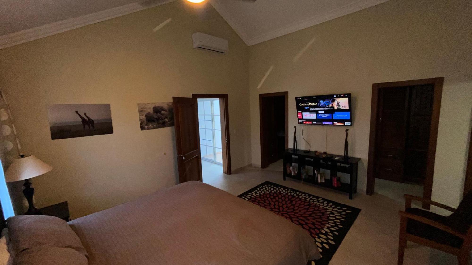 Luxury Penthouse With Pool, Bbq, Ac, Wi-fi, 5-min Walk To El Cortecito & Bavaro Beaches, Punta Cana