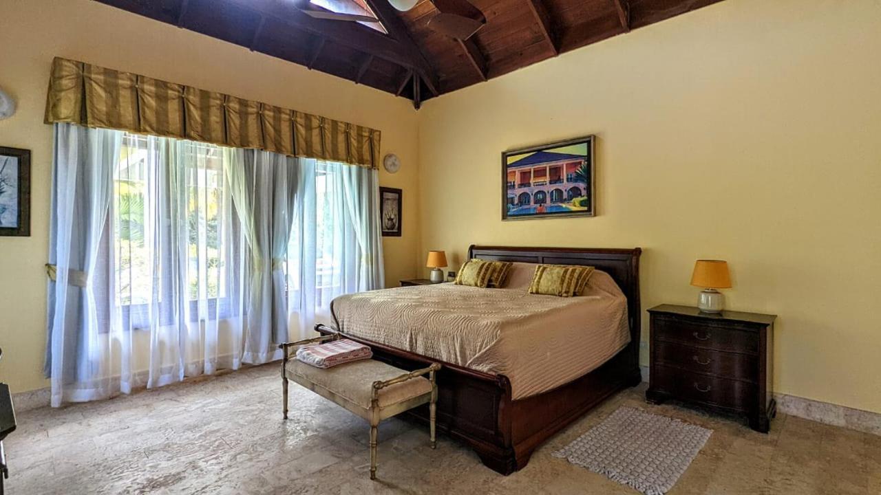 Private 4br Villa *