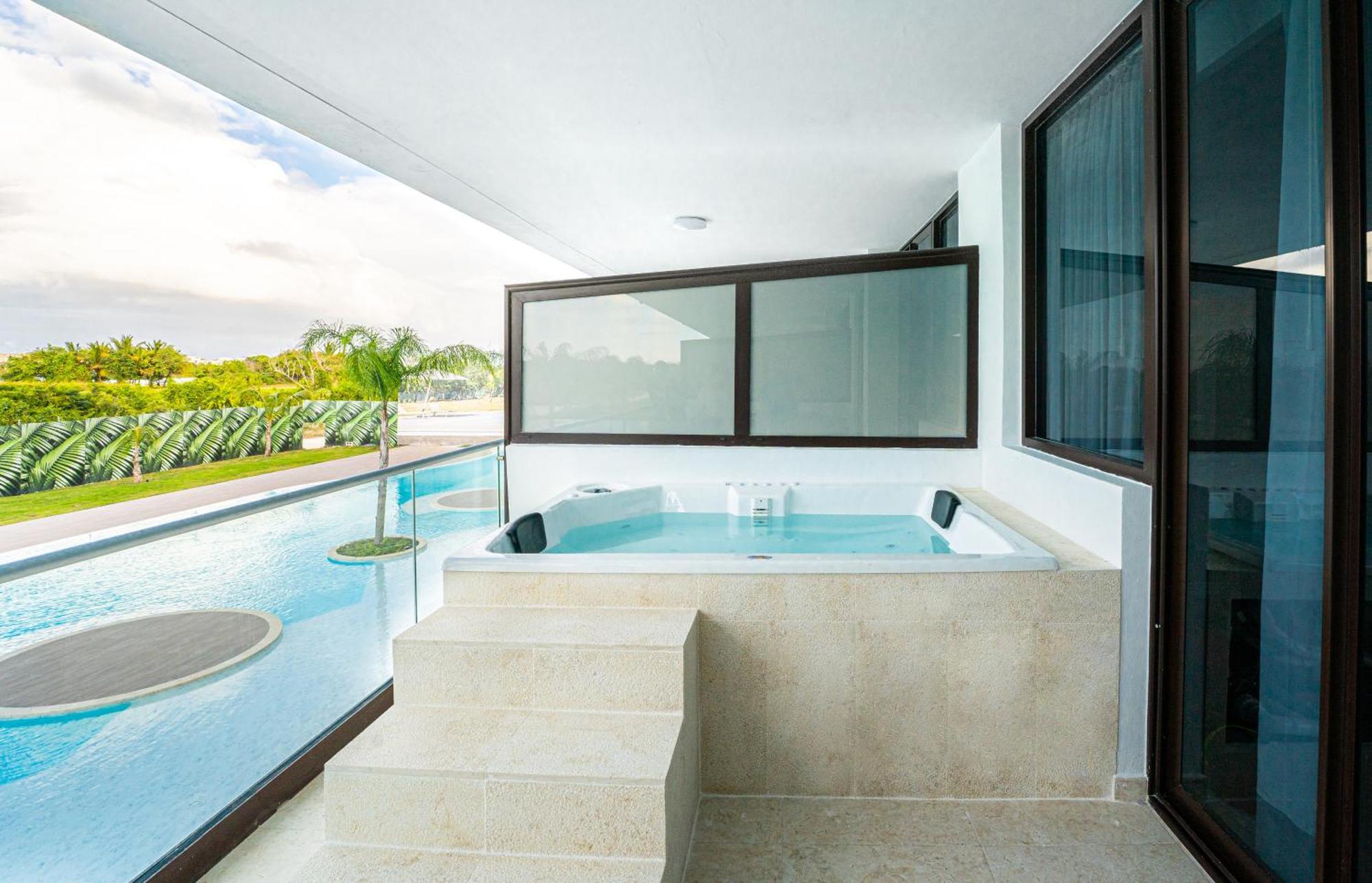 Beautiful With Private Jacuzzi, Pool & Golf *