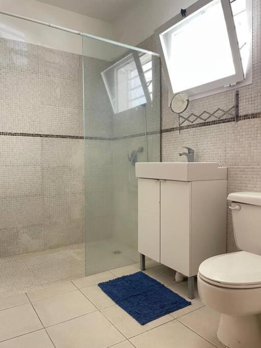 Blue Coral Beachfront Apartamento