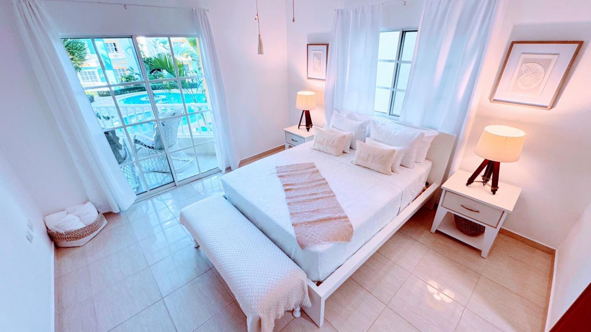 Walk To Beach, Shops, Dining, Pool View, Fast Wifi Apartamento