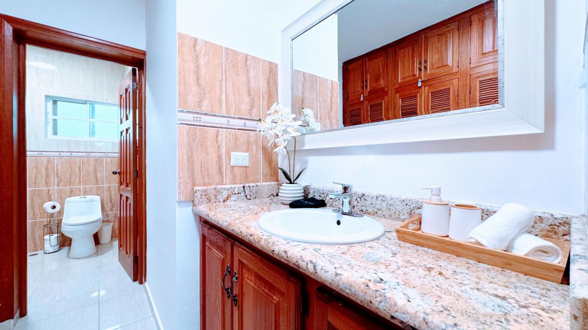 Apartamento Walk To Beach, Shops, Dining, Pool View, Fast Wifi