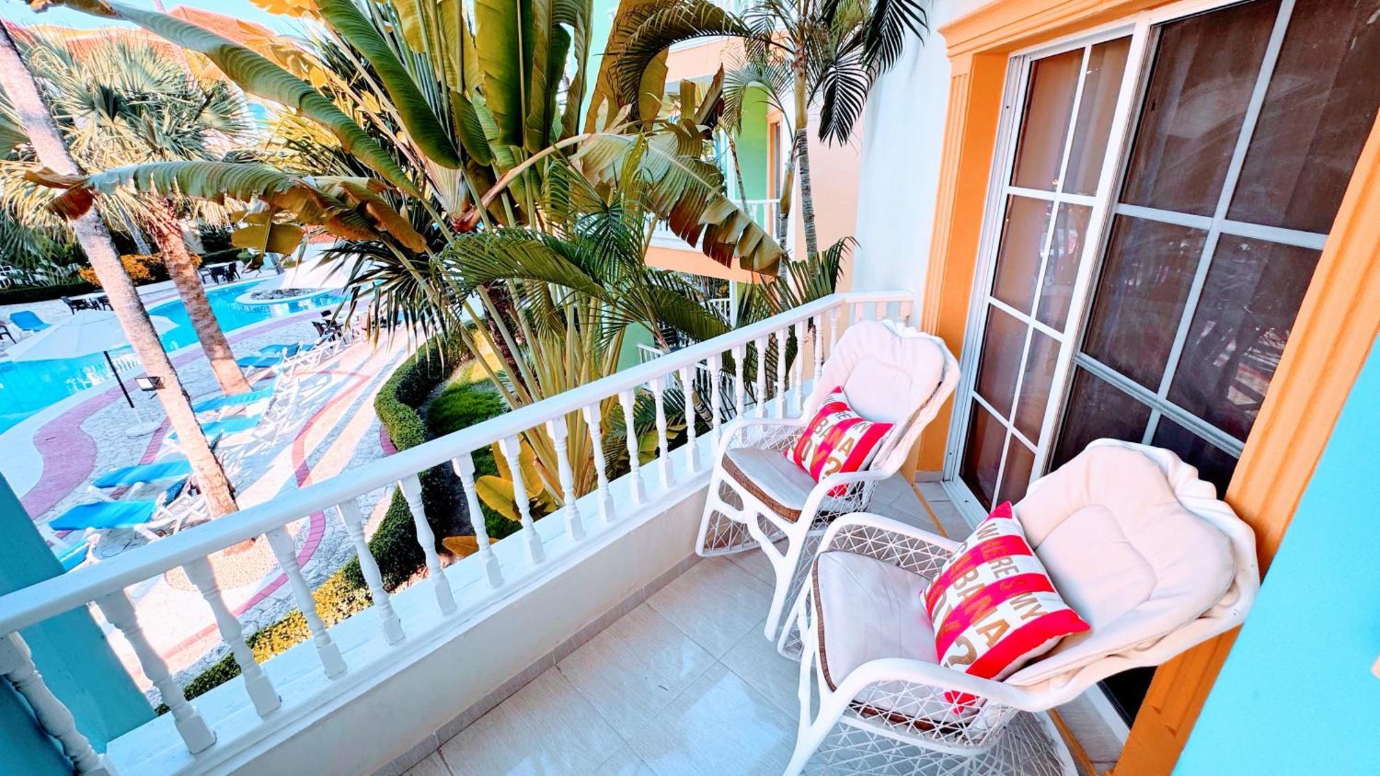 Walk To Beach, Shops, Dining, Pool View, Fast Wifi Apartamento Punta Cana
