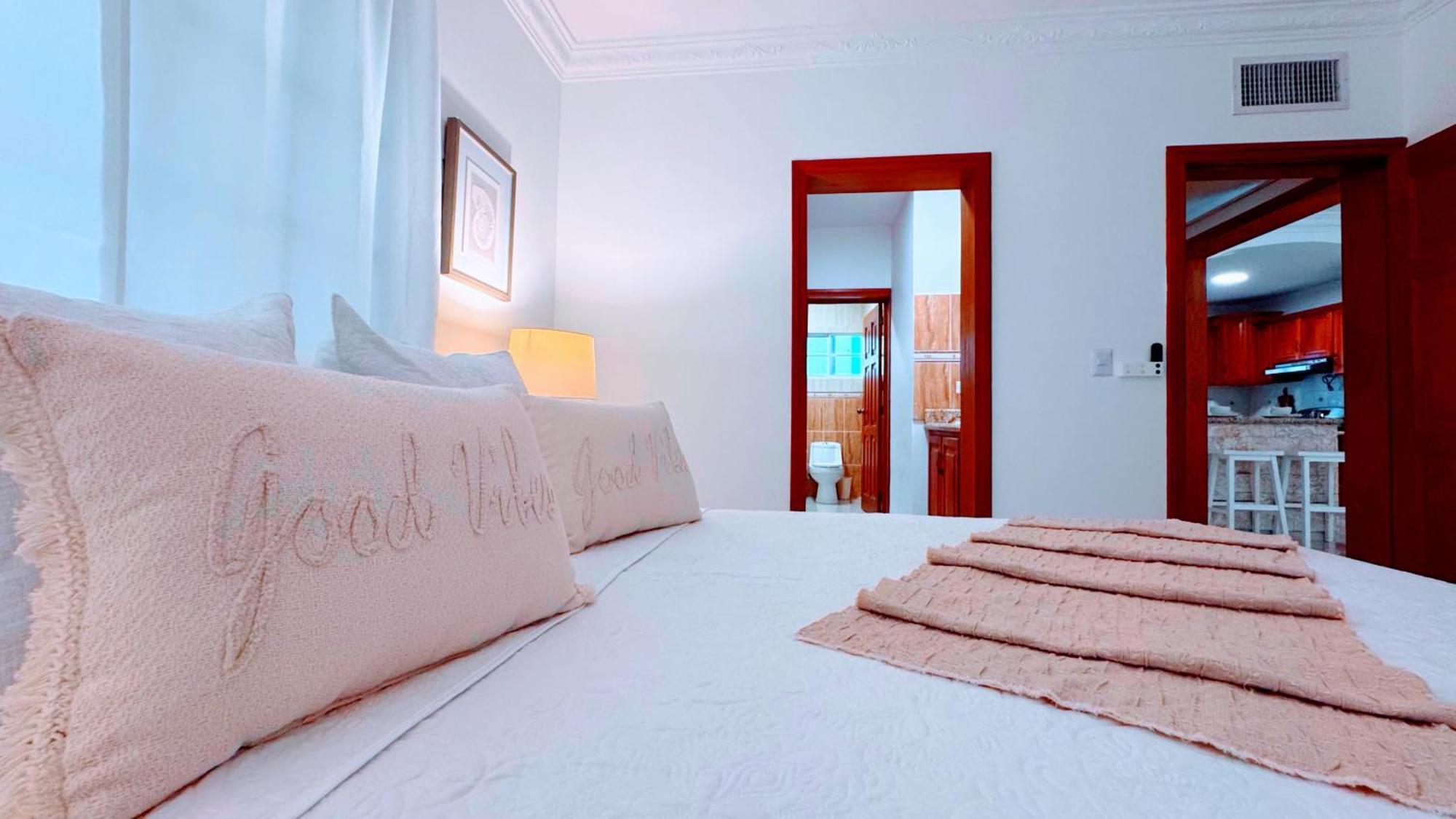 Walk To Beach, Shops, Dining, Pool View, Fast Wifi Apartamento