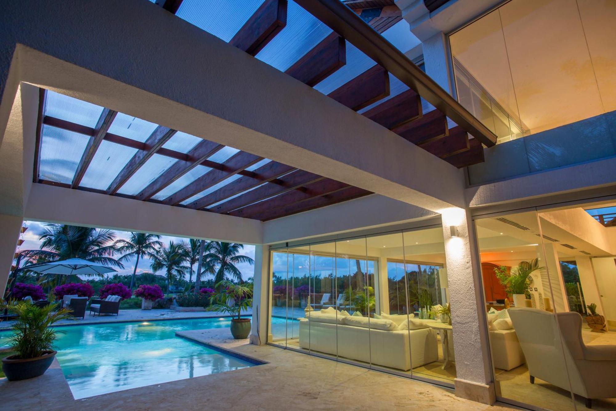 Oceanview Luxury Crystal - With Club Access *