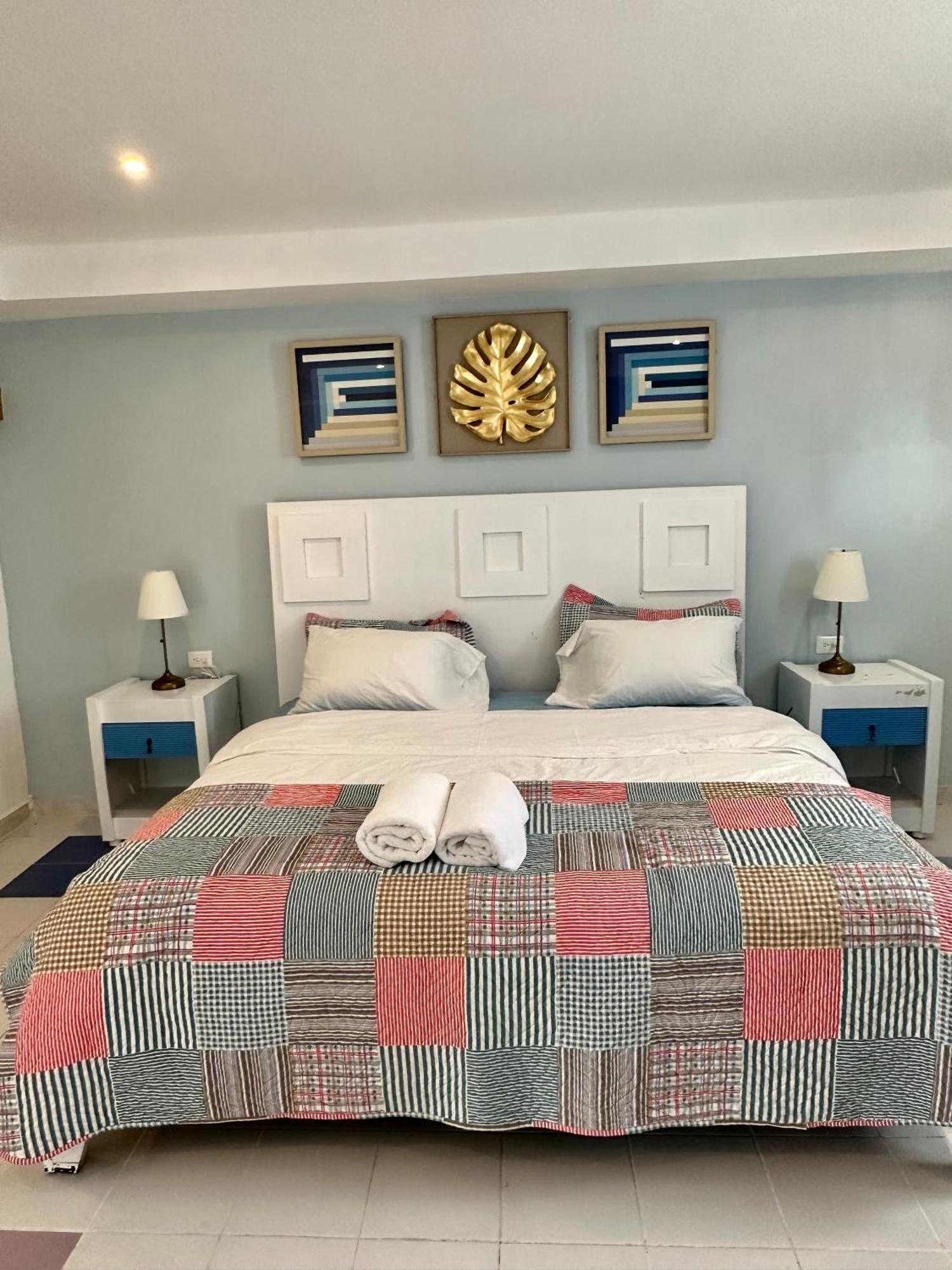 Hotel Noe 1 King Bedroon #7 *