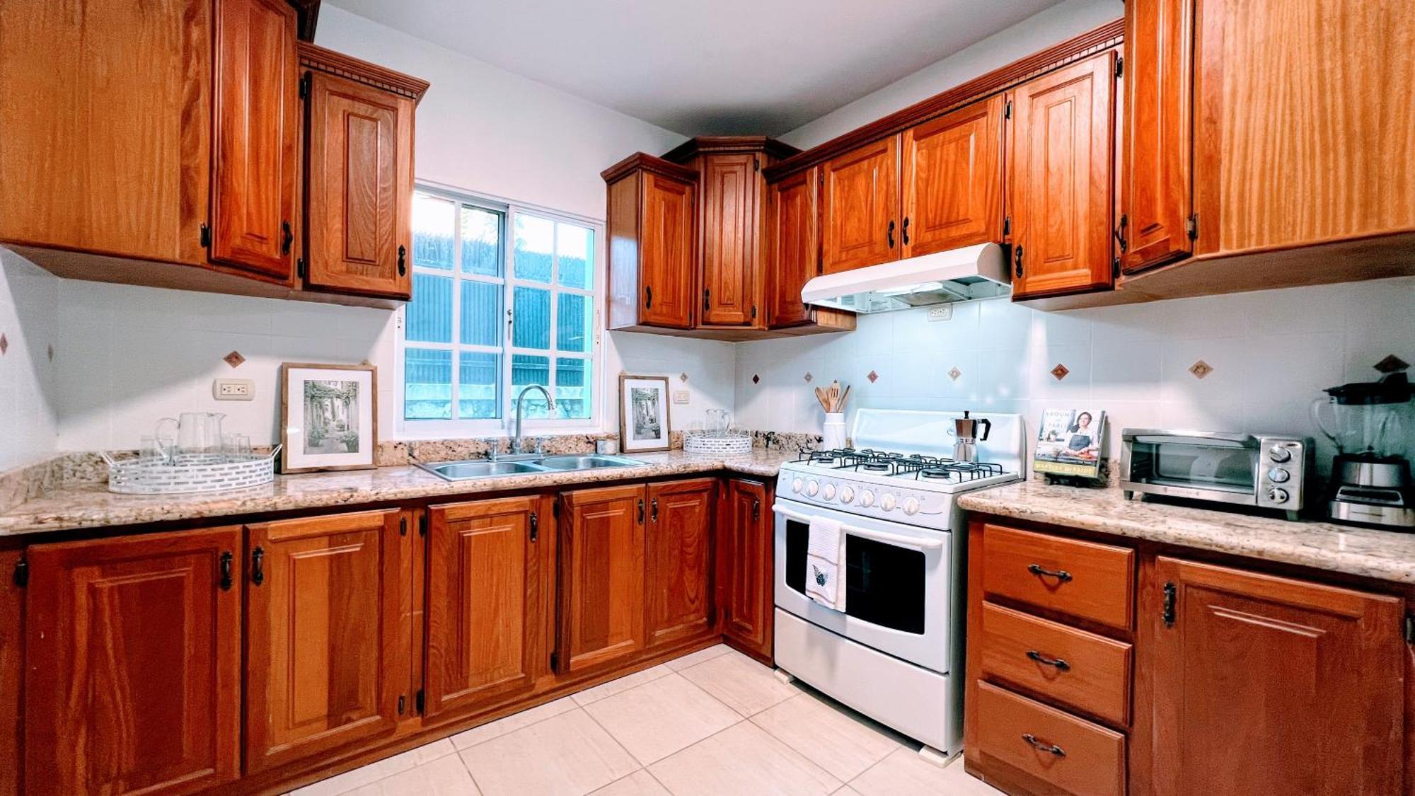 Pool View, Walk To Beach, Shops, Dining, Fast Wifi * Punta Cana