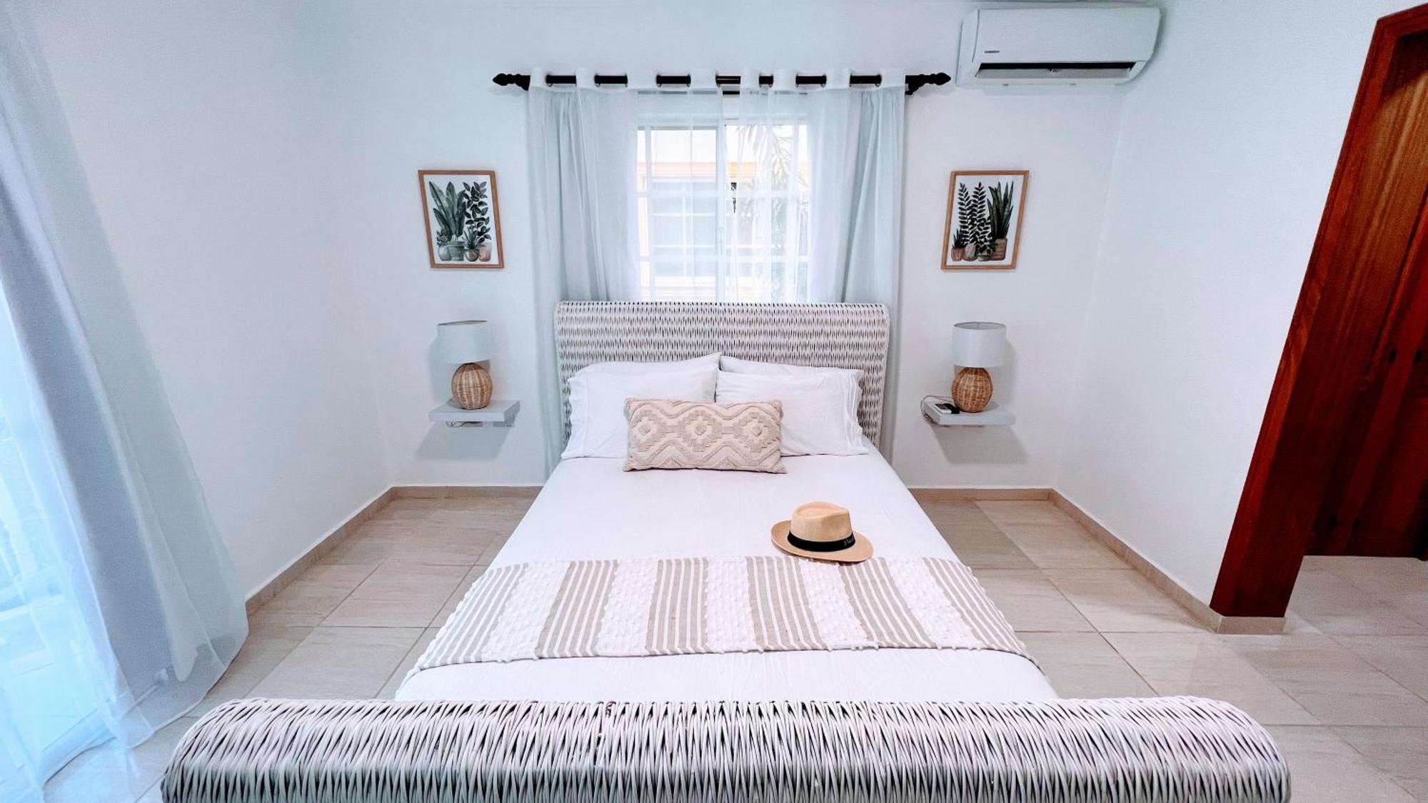 Pool View, Walk To Beach, Shops, Dining, Fast Wifi Punta Cana