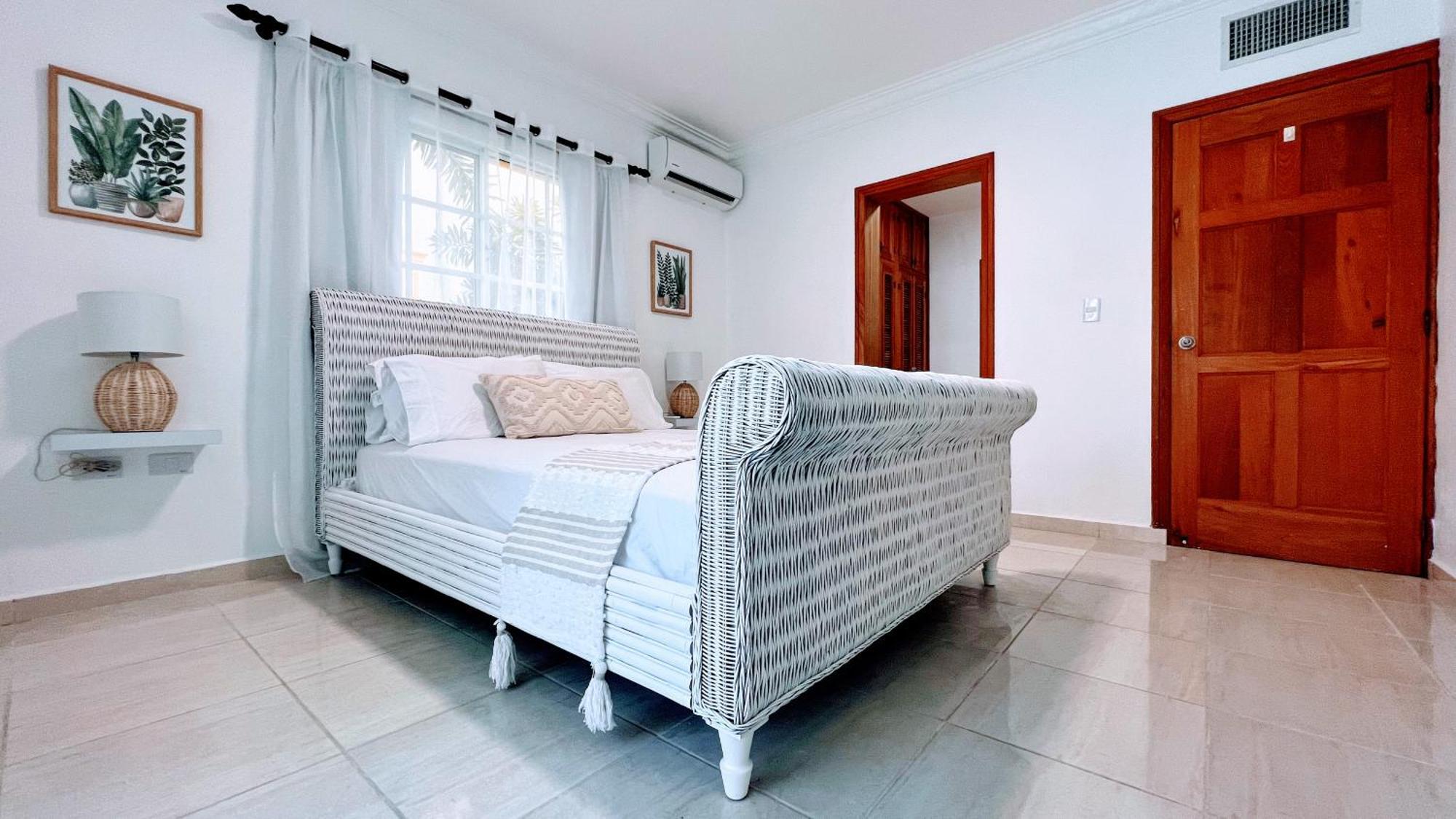 Pool View, Walk To Beach, Shops, Dining, Fast Wifi Punta Cana