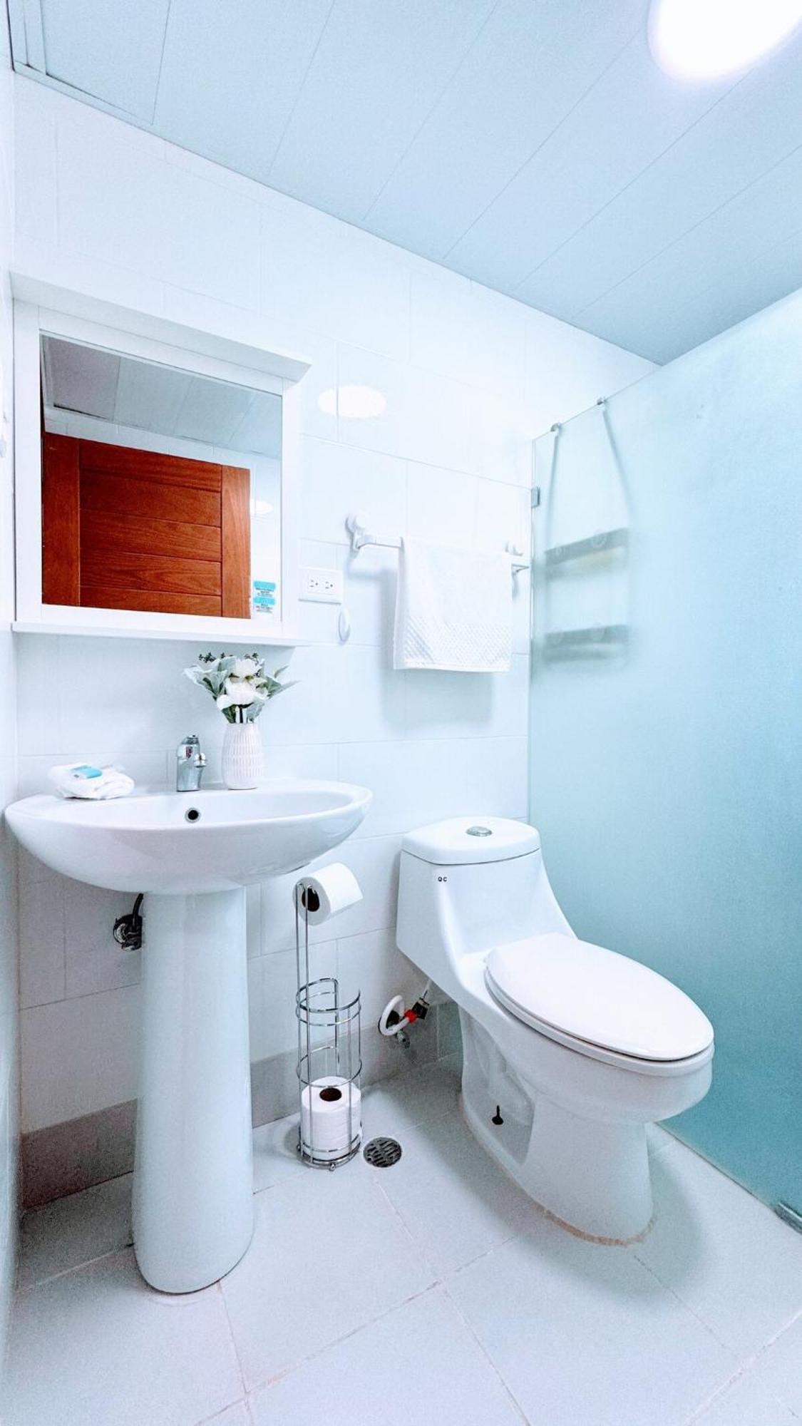 Hot Tub, Pool, Walk To Fun, Beach, Dining, Shops Apartamento Punta Cana
