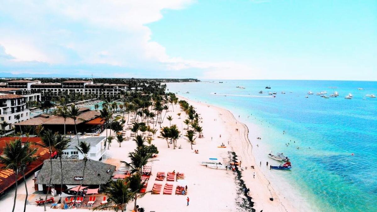 Hot Tub, Pool, Walk To Fun, Beach, Dining, Shops Apartamento Punta Cana