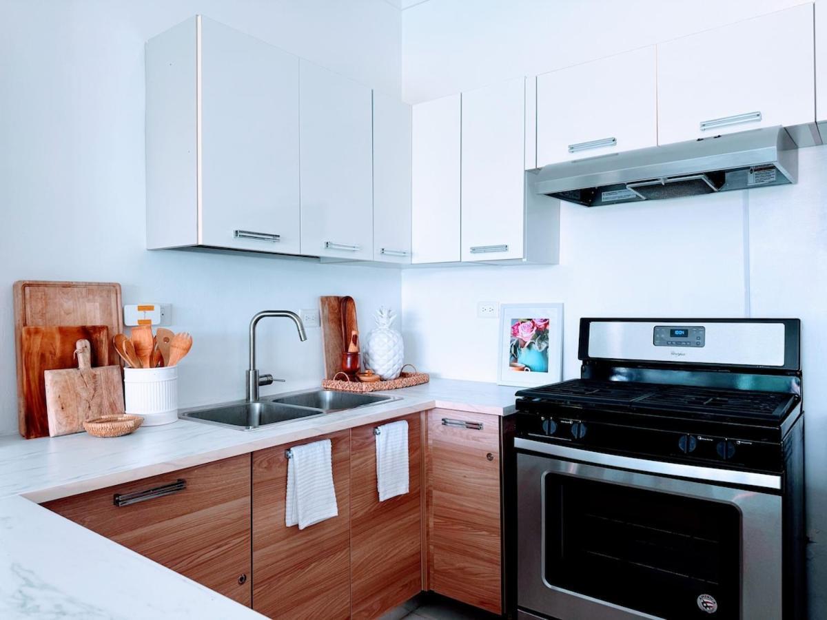 Hot Tub, Pool, Walk To Fun, Beach, Dining, Shops Apartamento