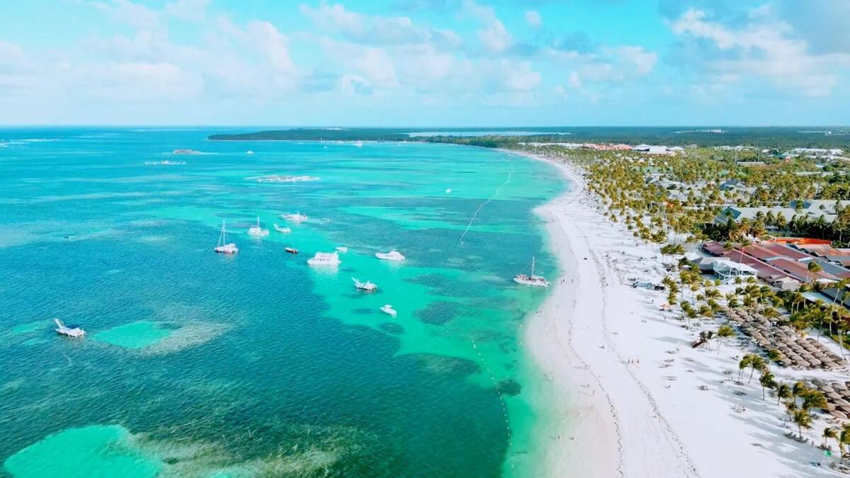 Hot Tub, Pool, Walk To Fun, Beach, Dining, Shops Apartamento Punta Cana