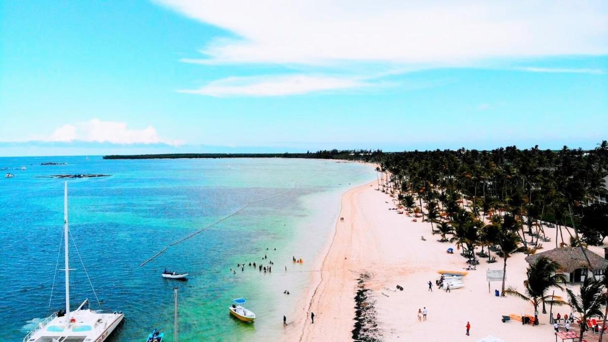 Hot Tub, Pool, Walk To Fun, Beach, Dining, Shops Apartamento Punta Cana